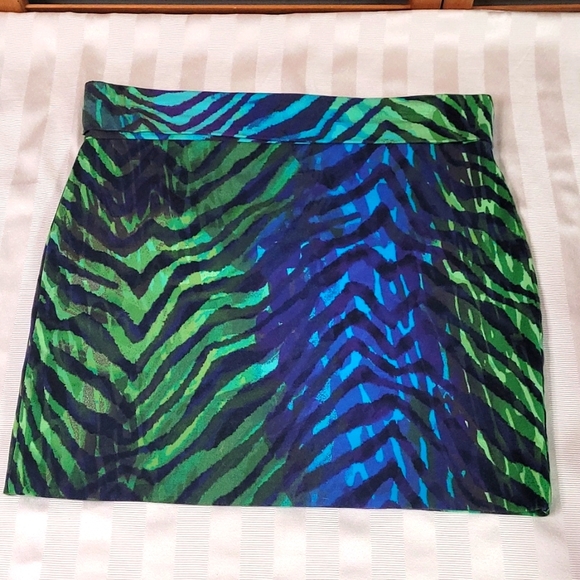 Cool Animal Print Stretch Mini Skirt - Picture 4 of 6